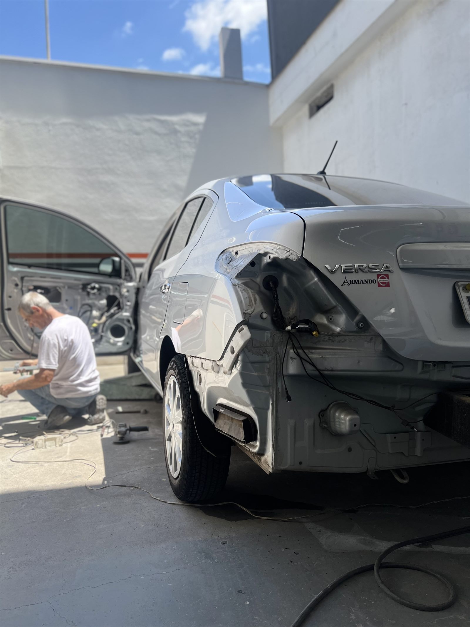 Funilaria automotiva — reparo de lataria após sinistro na Oficina Guaxupé, atendimento a Porto Seguro, Allianz, Bradesco e outras seguradoras em São Caetano do Sul e região ABC