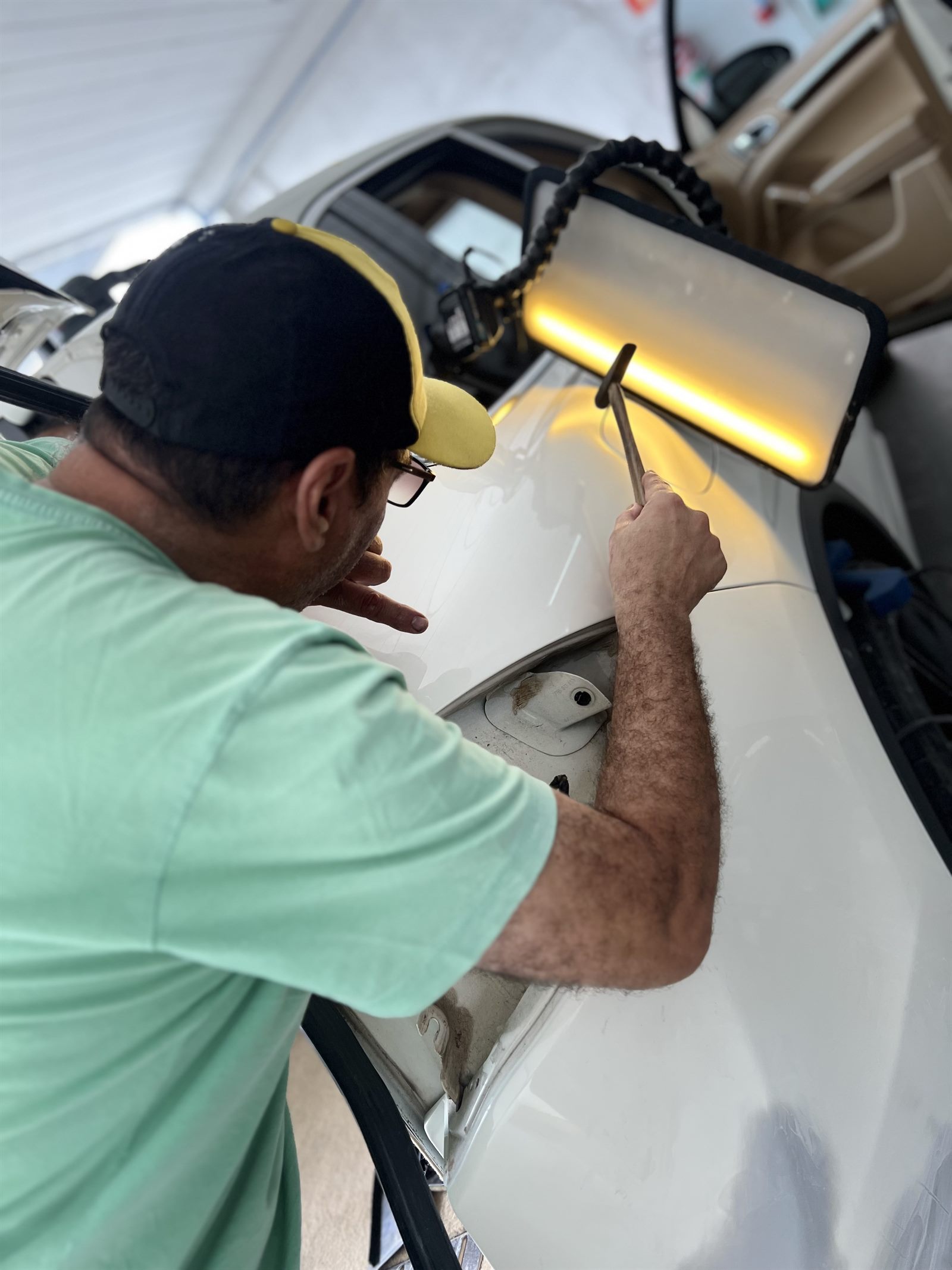 Martelinho de ouro — reparo de amassado sem repintura preservando a pintura original de fábrica, ideal para granizo e batidas leves, Oficina Guaxupé em São Caetano do Sul
