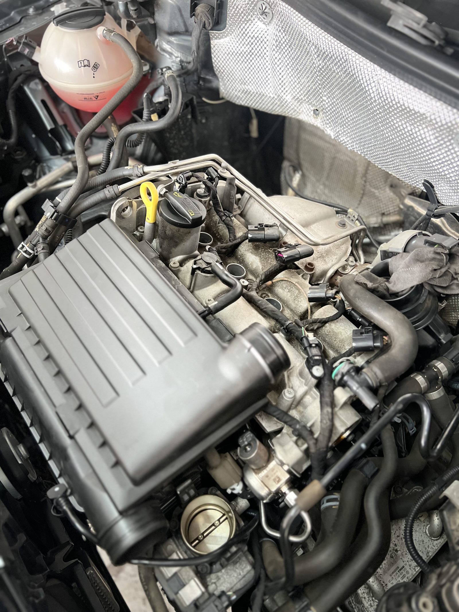 Motor automotivo em manutenção na Oficina Guaxupé — mecânica geral, diagnóstico Rasther e reparo de motor em São Caetano do Sul, região ABC paulista